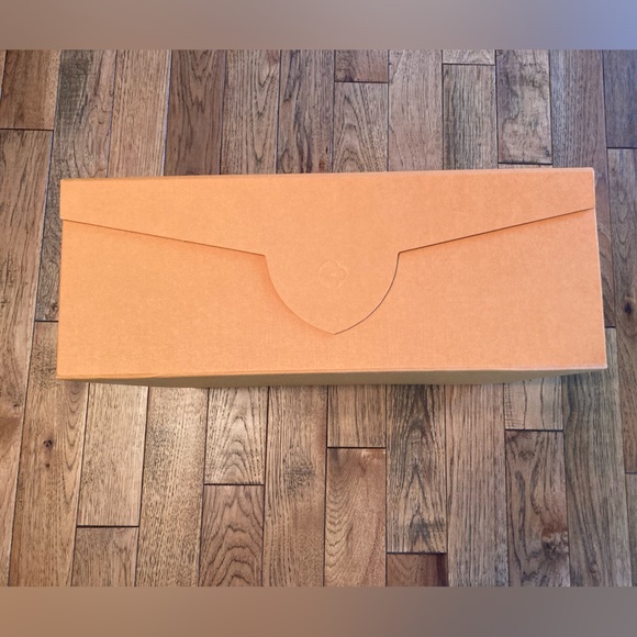 Louis Vuitton large magnetic closure large authentic gift box empty - Picture 3 of 13